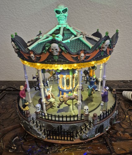 Lemax scary merry round - scary,