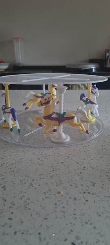 Cake decorating topper